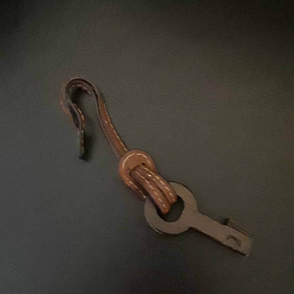 Fossil Key Chain - Picture 1 of 5